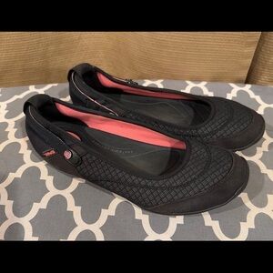 ⭐️TEVA-Mary Jane Size 8